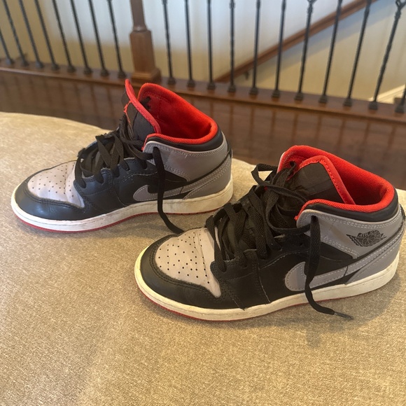 Air Jordan 1 Mid – GS (Big Kids) – “Shadow/Black/Red” - Picture 2 of 6